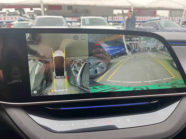 Фото 10 - Hongqi EH7