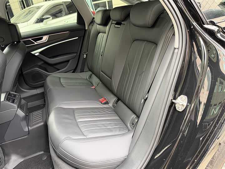 Фото 14 - Audi A6