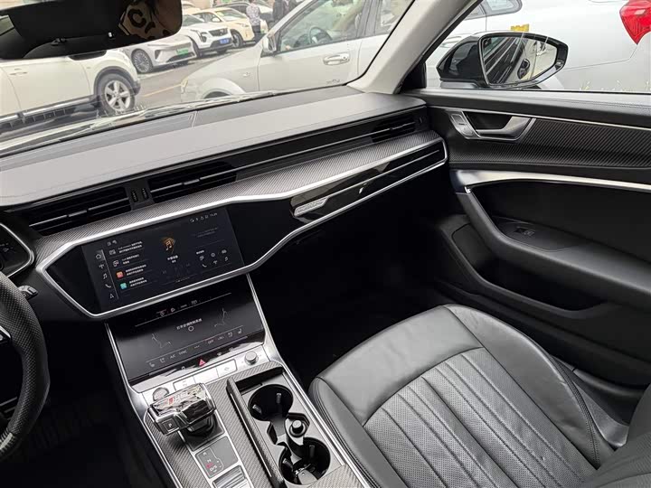 Фото 17 - Audi A6