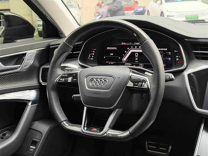 Фото 18 - Audi A6