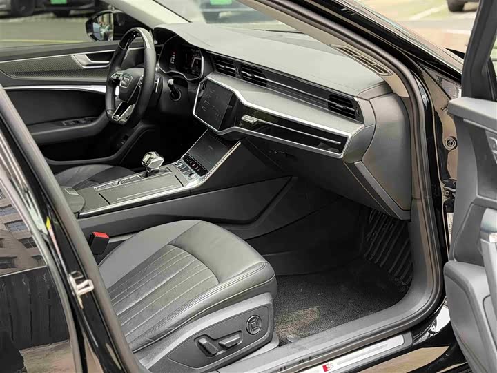 Фото 22 - Audi A6