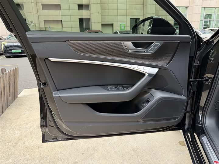 Фото 7 - Audi A6