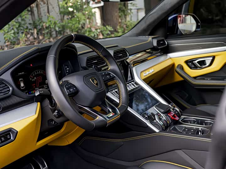 Фото 13 - Lamborghini Urus