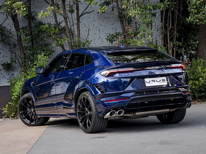 Фото 15 - Lamborghini Urus