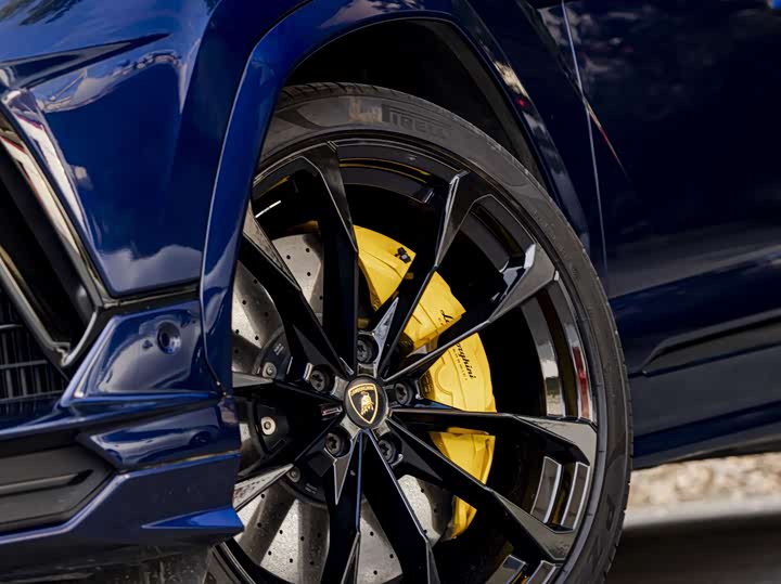 Фото 3 - Lamborghini Urus