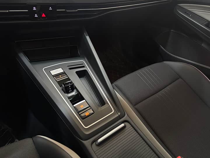 Фото 13 - Volkswagen Golf