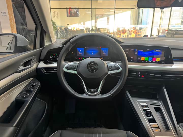 Фото 16 - Volkswagen Golf