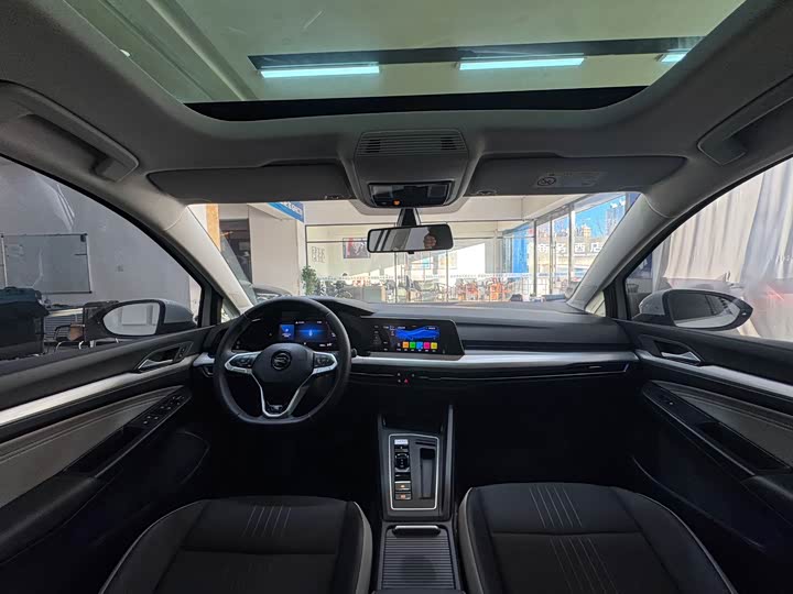 Фото 17 - Volkswagen Golf