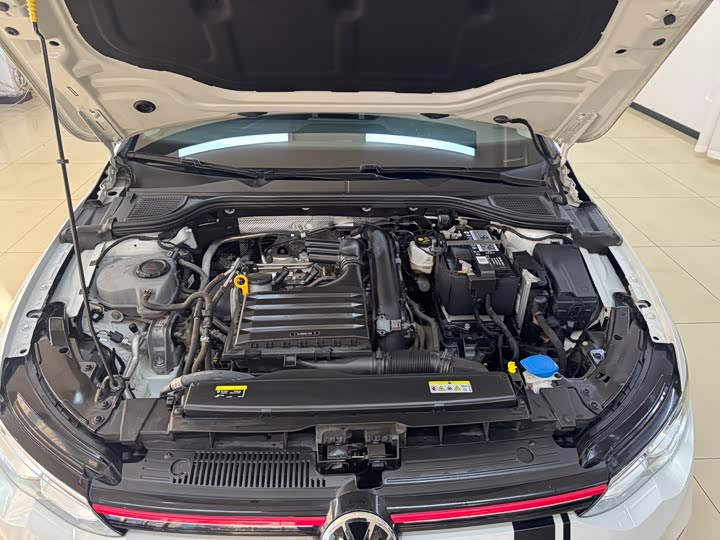 Фото 19 - Volkswagen Golf