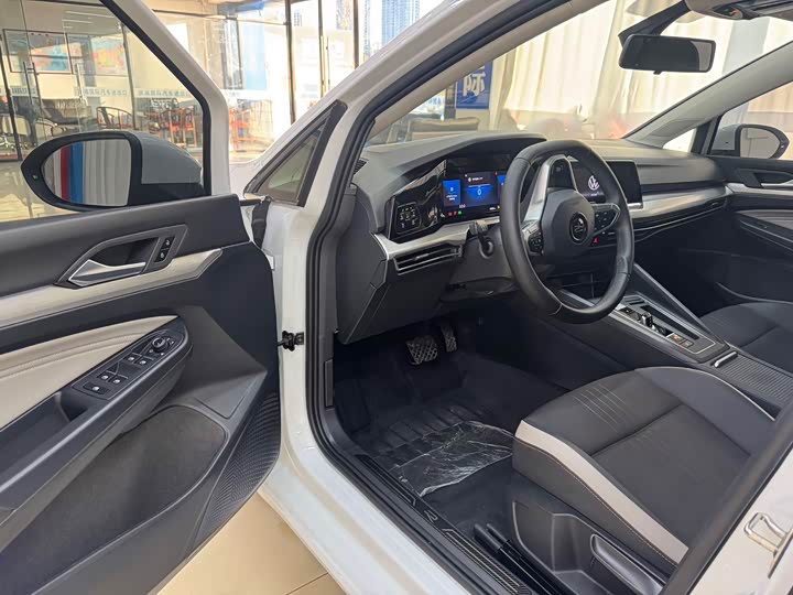 Фото 7 - Volkswagen Golf