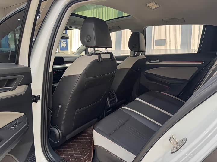 Фото 8 - Volkswagen Golf