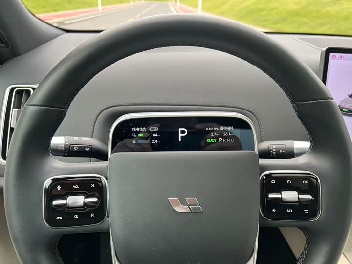 Фото 12 - LiXiang L8