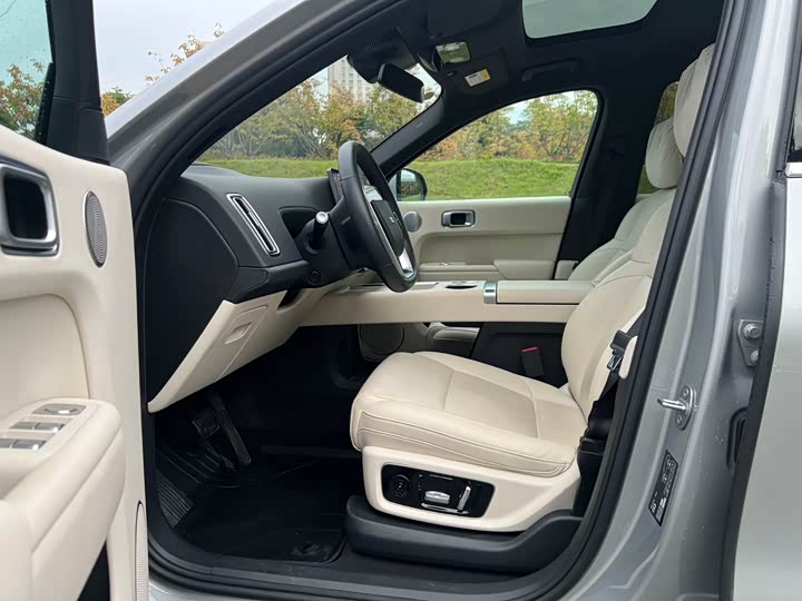 Фото 8 - LiXiang L8