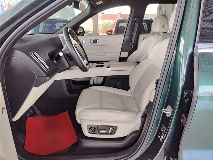 Фото 15 - LiXiang L8