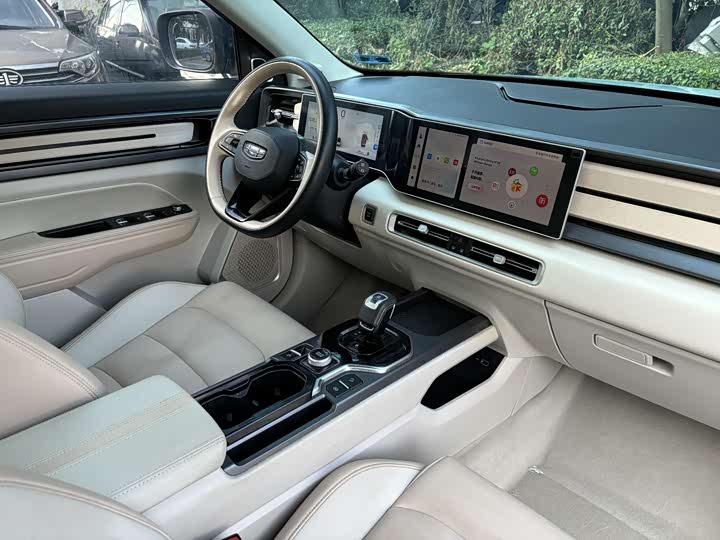 Фото 14 - Geely Icon