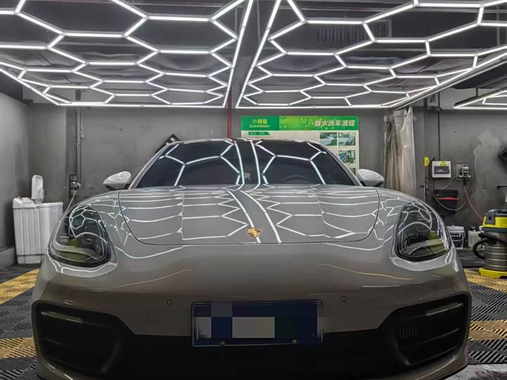 Фото 2 - Porsche Panamera