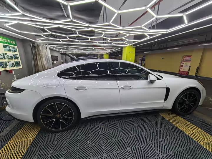 Фото 9 - Porsche Panamera