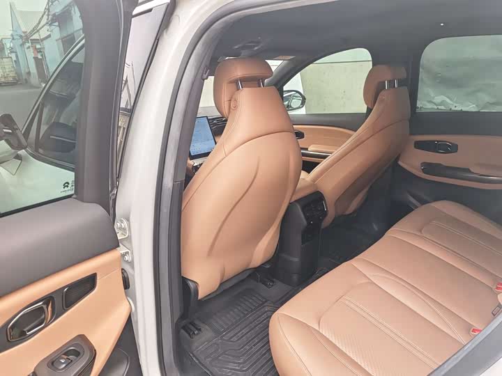 Фото 6 - Nio ES6