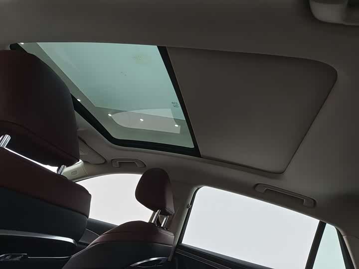 Фото 10 - Hongqi H5