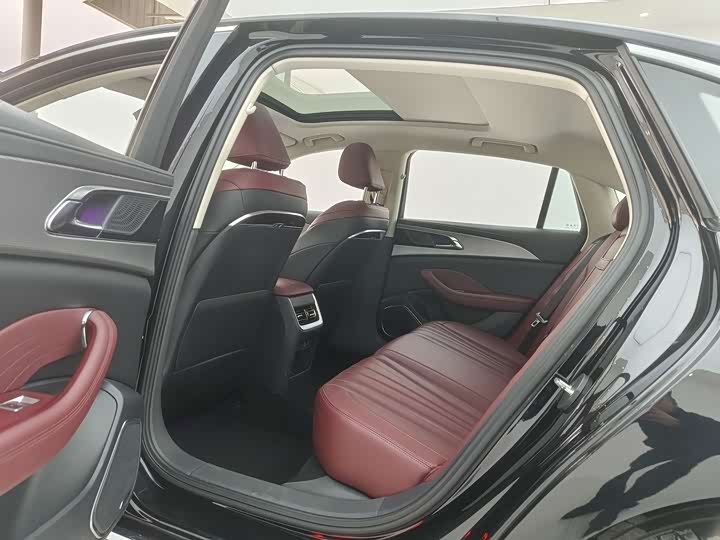 Фото 6 - Hongqi H5