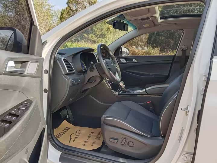 Фото 5 - Hyundai Tucson L