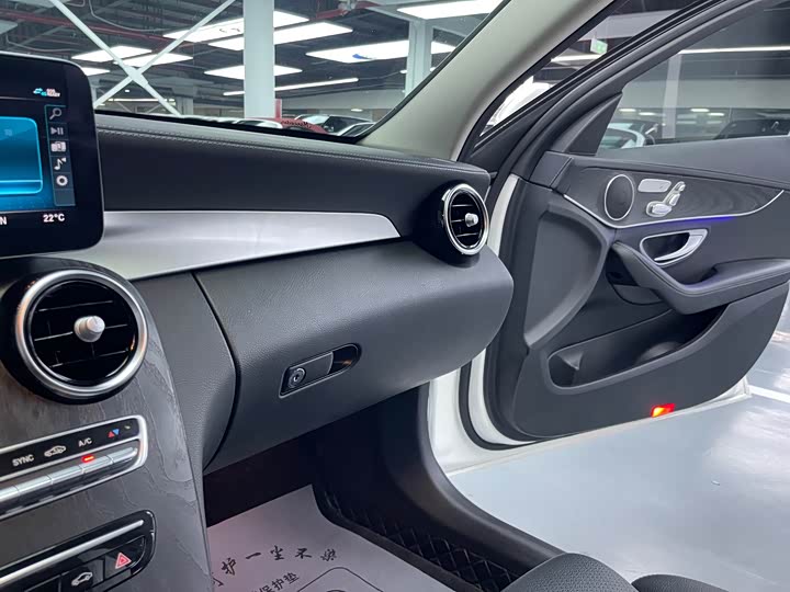 Фото 11 - Mercedes-Benz C-Class