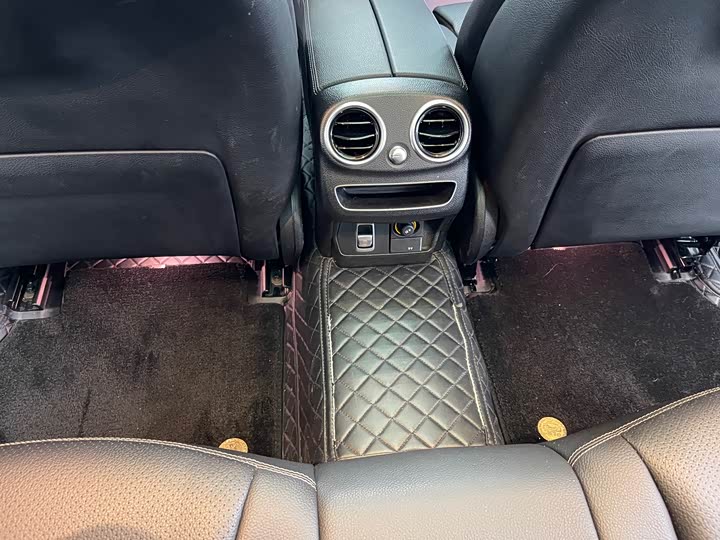 Фото 16 - Mercedes-Benz C-Class