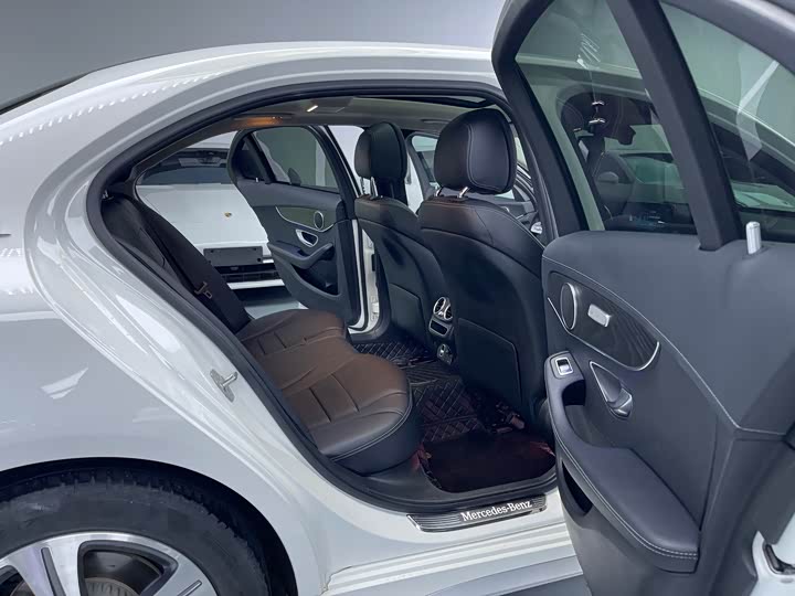 Фото 17 - Mercedes-Benz C-Class