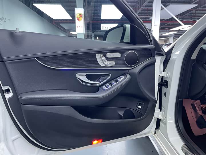 Фото 5 - Mercedes-Benz C-Class