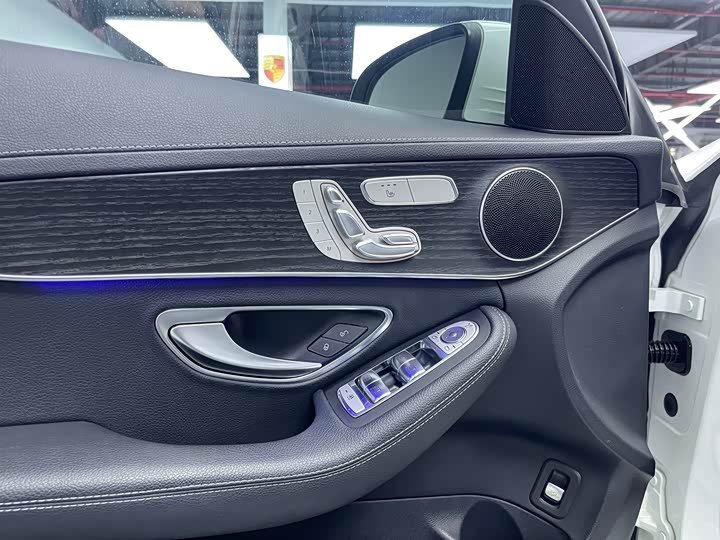 Фото 6 - Mercedes-Benz C-Class