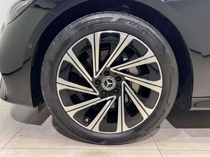 Фото 10 - Mercedes-Benz E-Class