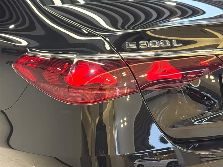 Фото 11 - Mercedes-Benz E-Class