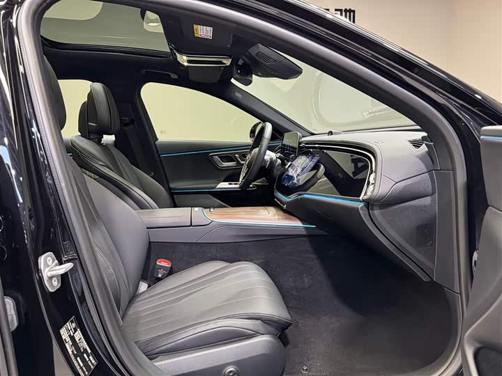 Фото 15 - Mercedes-Benz E-Class