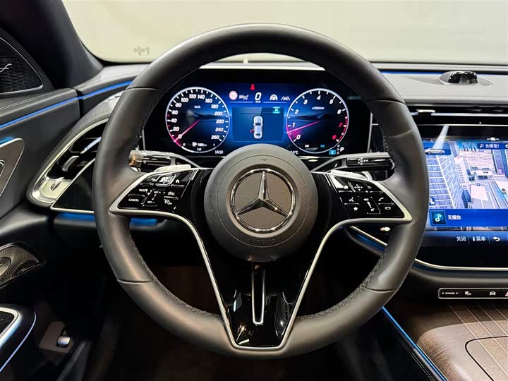 Фото 17 - Mercedes-Benz E-Class