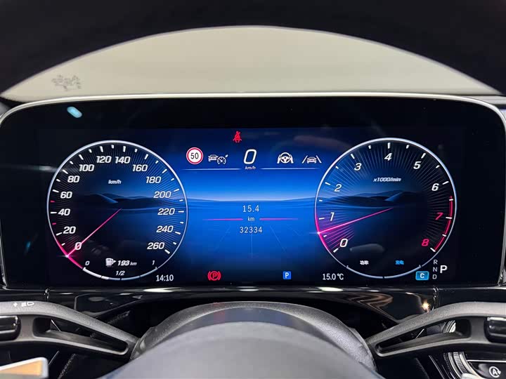 Фото 18 - Mercedes-Benz E-Class