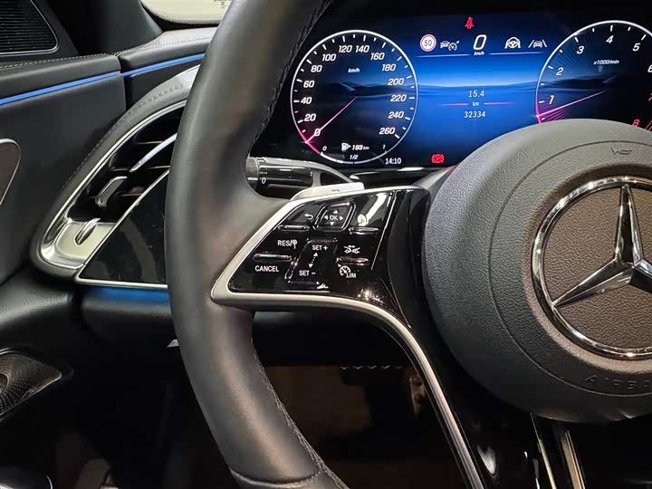 Фото 19 - Mercedes-Benz E-Class