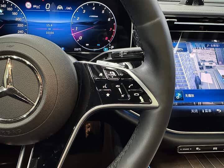 Фото 20 - Mercedes-Benz E-Class