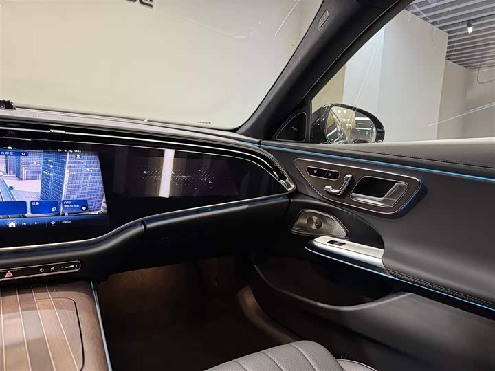 Фото 22 - Mercedes-Benz E-Class