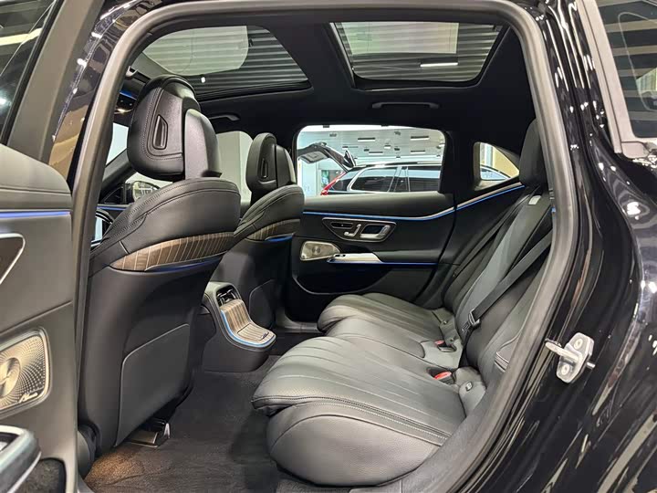 Фото 24 - Mercedes-Benz E-Class