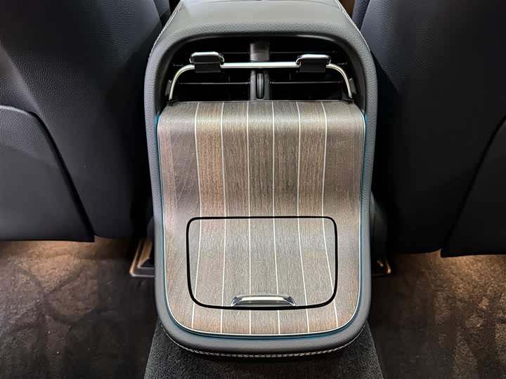 Фото 25 - Mercedes-Benz E-Class