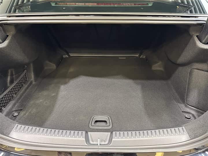 Фото 27 - Mercedes-Benz E-Class