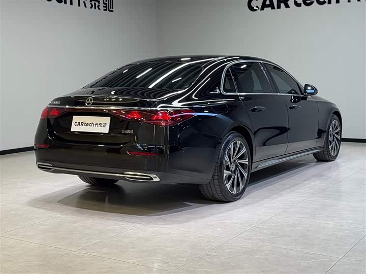 Фото 4 - Mercedes-Benz E-Class