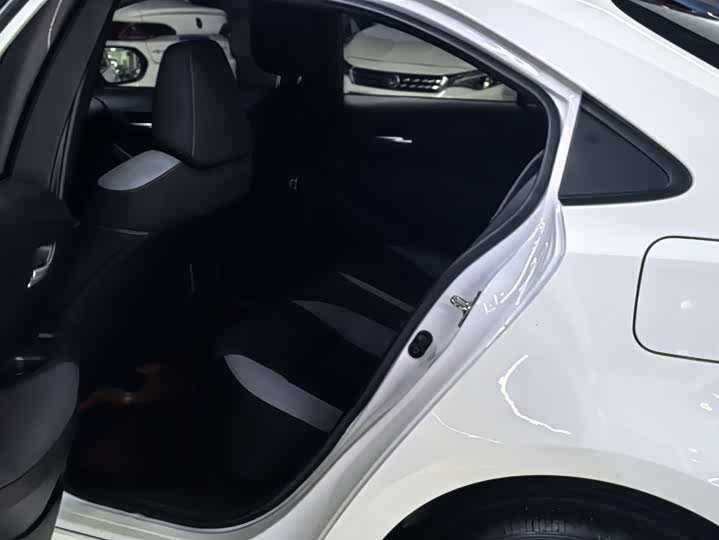 Фото 7 - Toyota Corolla