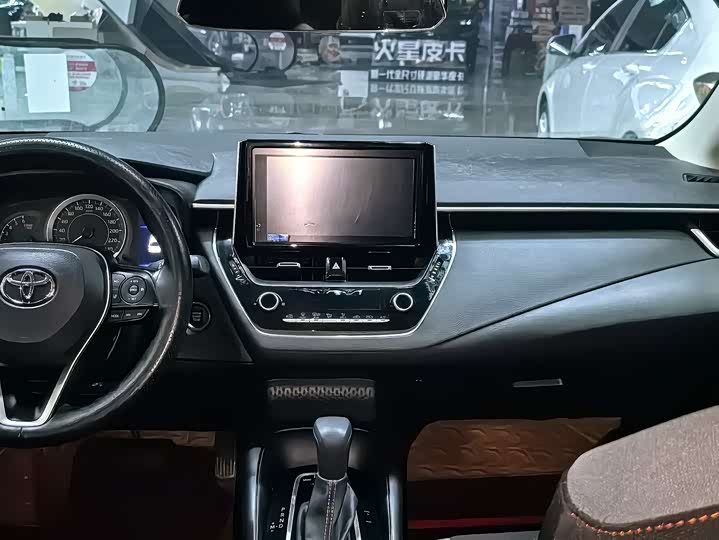 Фото 9 - Toyota Corolla