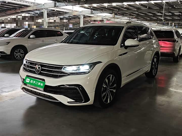 Фото 1 - Volkswagen Tiguan L Pro