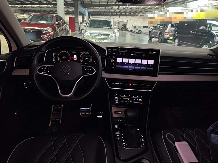 Фото 10 - Volkswagen Tiguan L Pro