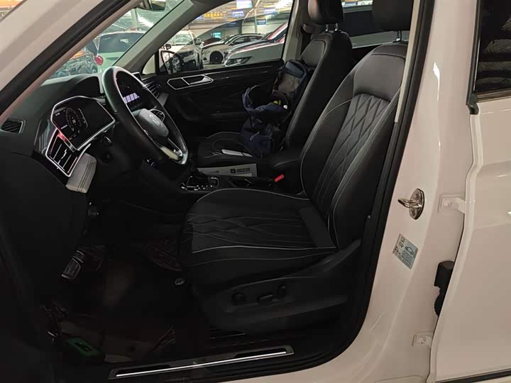 Фото 15 - Volkswagen Tiguan L Pro