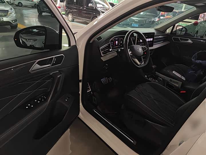 Фото 16 - Volkswagen Tiguan L Pro