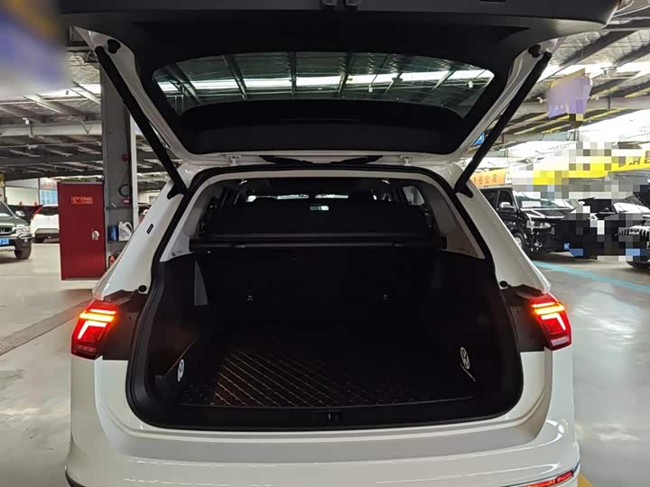 Фото 19 - Volkswagen Tiguan L Pro