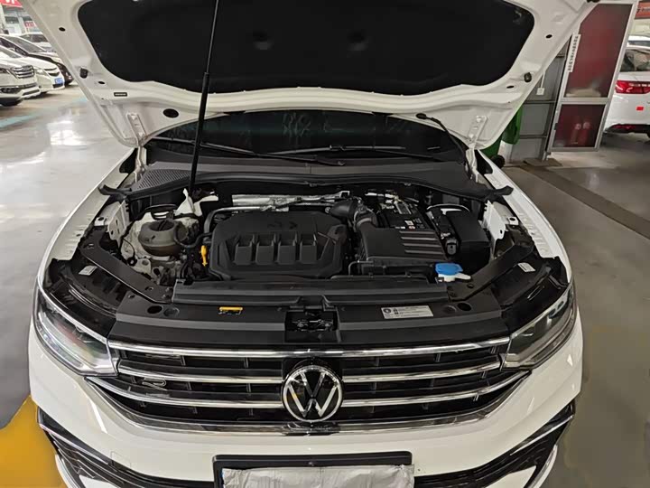 Фото 20 - Volkswagen Tiguan L Pro